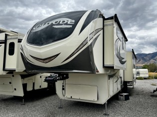 2017 Grand Design RV Solitude ST384GK